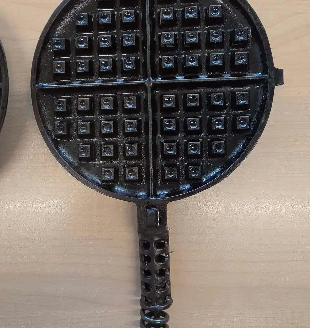 Vintage Griswold American No. 7 Cast Iron Waffle Maker 390 Erie PA Pat'd 1908